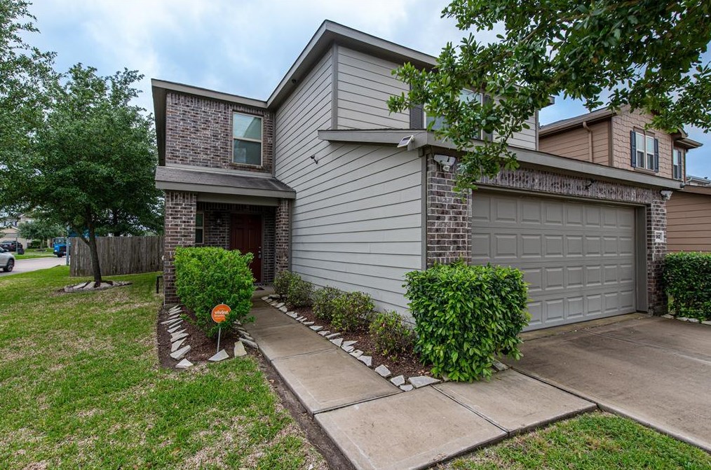 2562 Skyview Point Dr, Houston, TX 77047