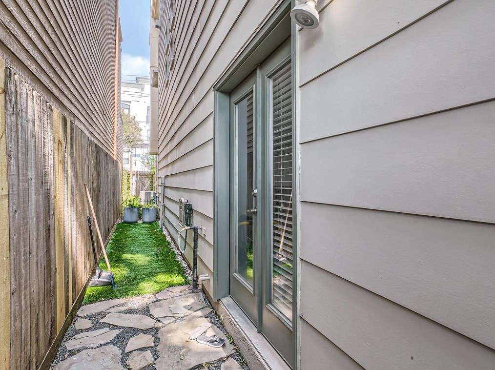 1112 Columbus St, Houston TX  77019-4344 exterior