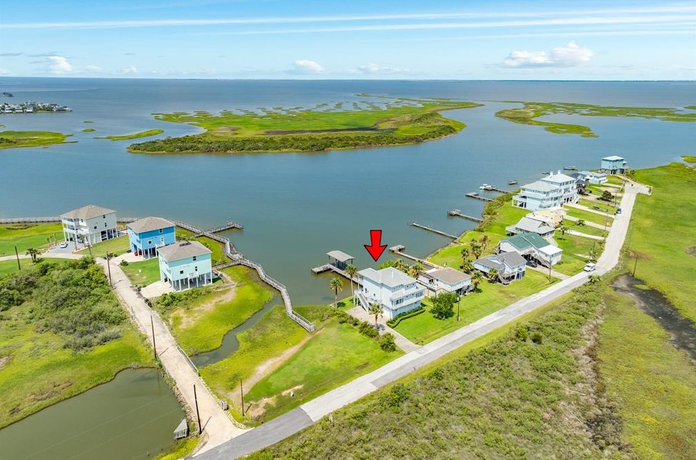 2928 11 Mile Rd, Galveston, TX 77554
