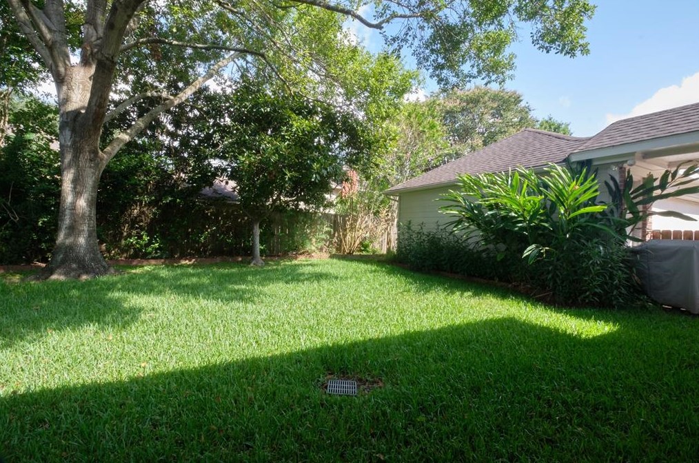 4511 Chestnut Meadow Dr, Sugar Land TX  77479-3222 exterior