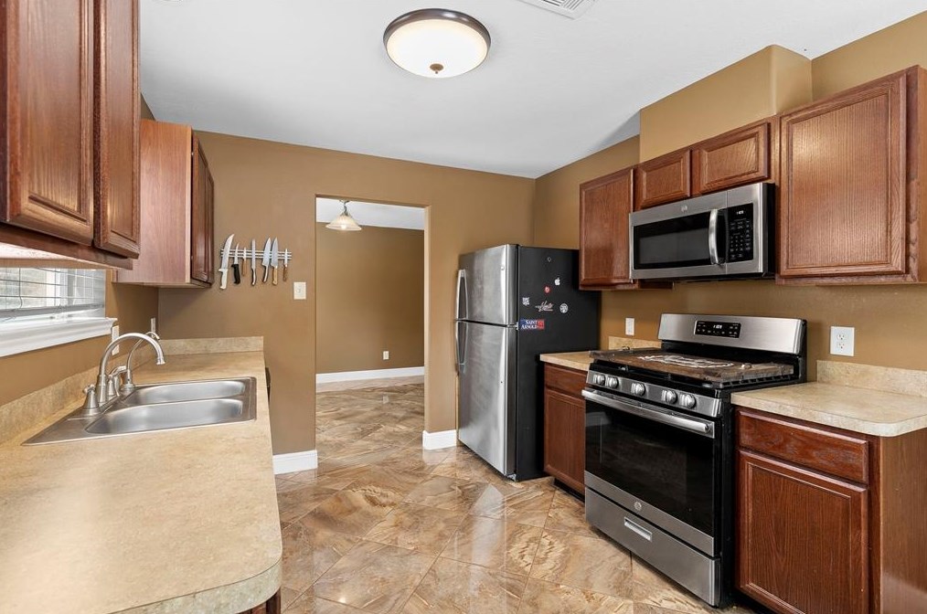 8642 Chaletford Dr, Houston, TX 77044-5606