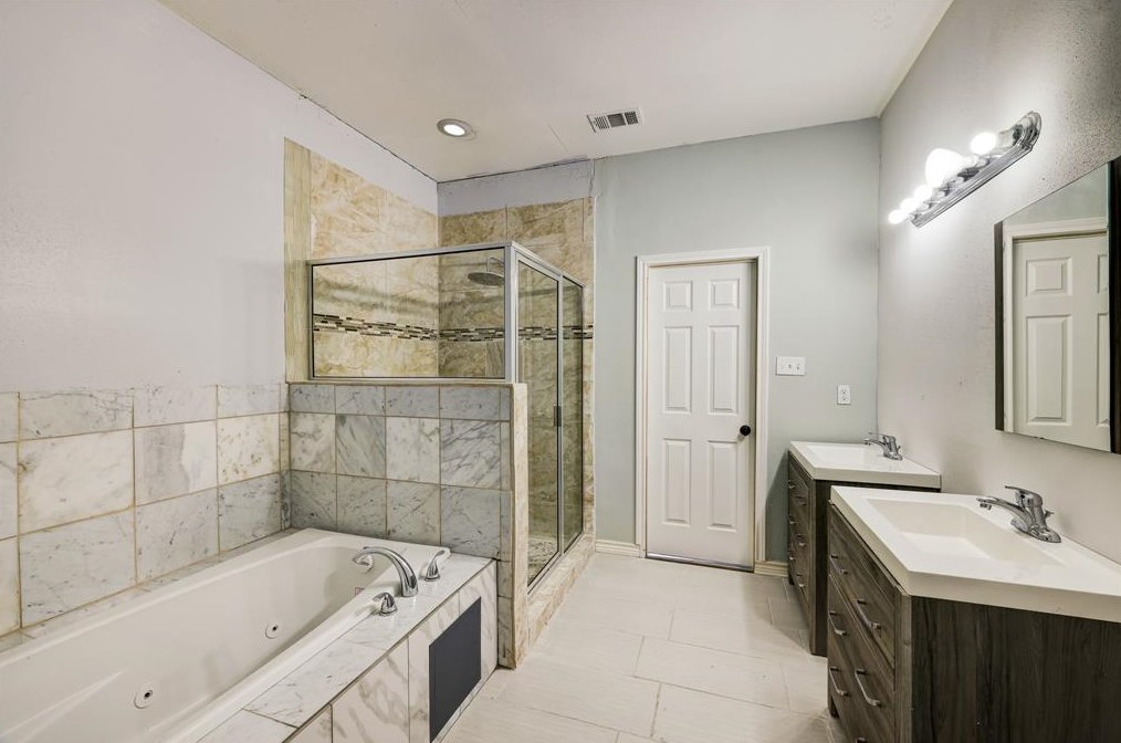 5304 Saxon Dr, Houston TX  77092-5545 exterior