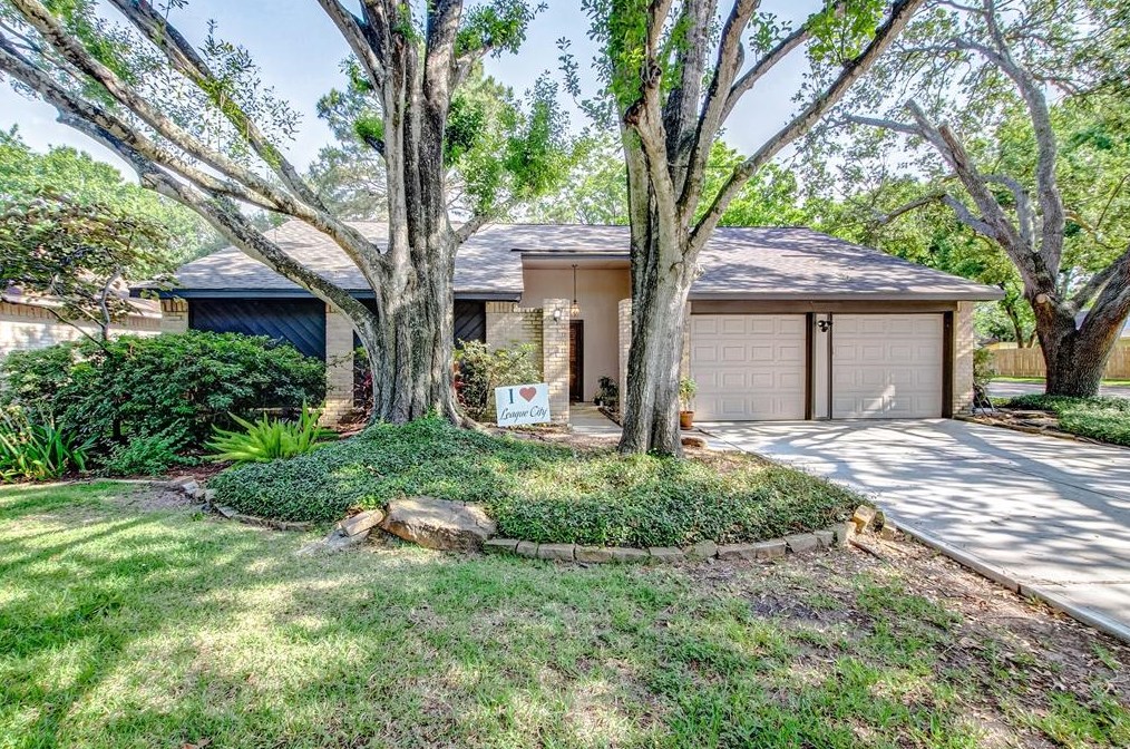 2826 Sugar Wood Dr, League City, TX 77573-5755