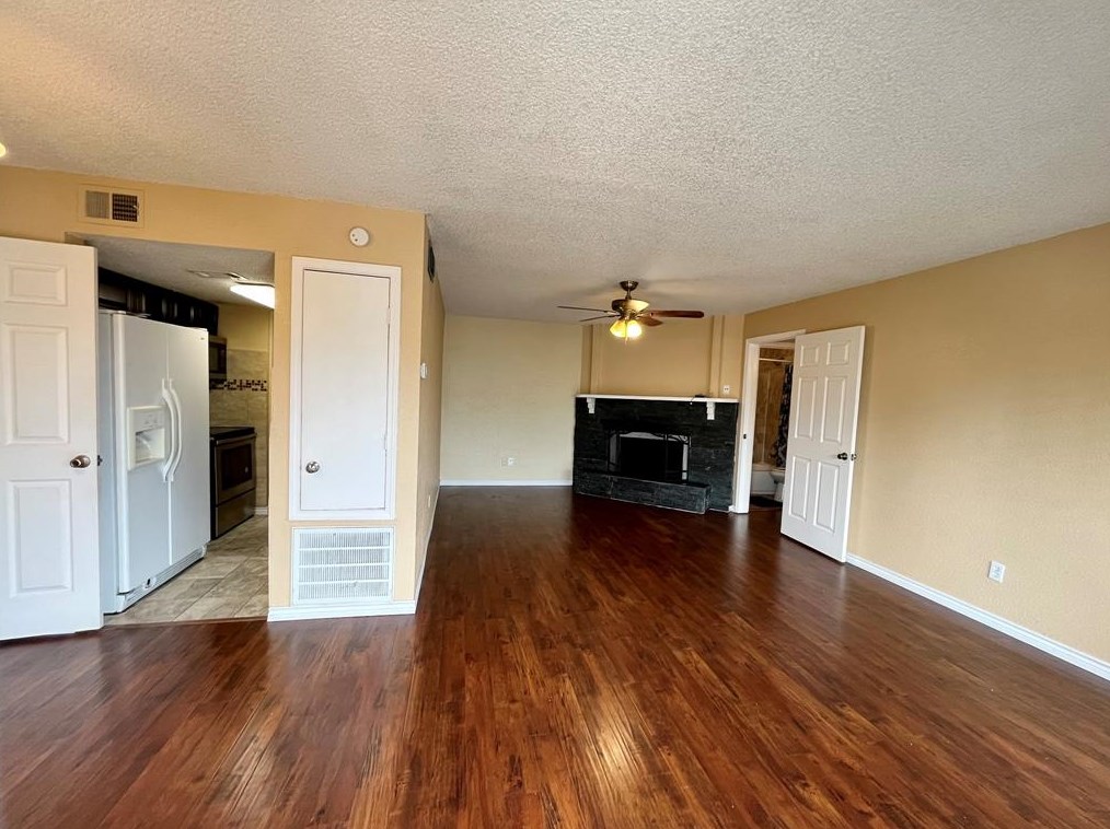 1516 Bay Area Blvd Apt J6, Houston, TX 77058