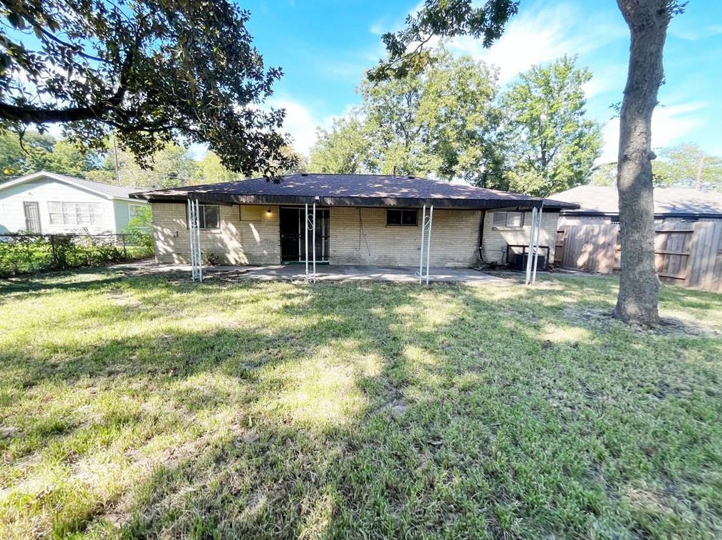 6922 Finch St, Houston TX  77028-3007 exterior