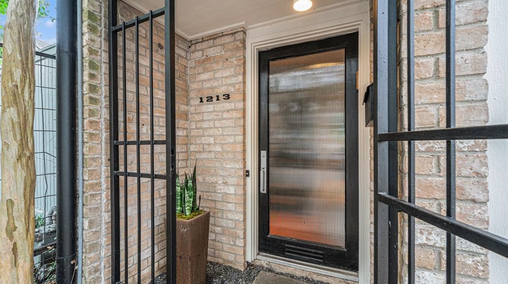 1213 Milford St, Houston, TX 77006-6413