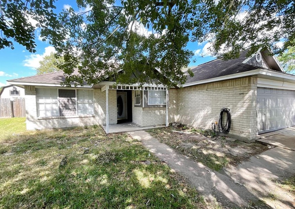 1405 Hoover Dr, Deer Park, TX 77536