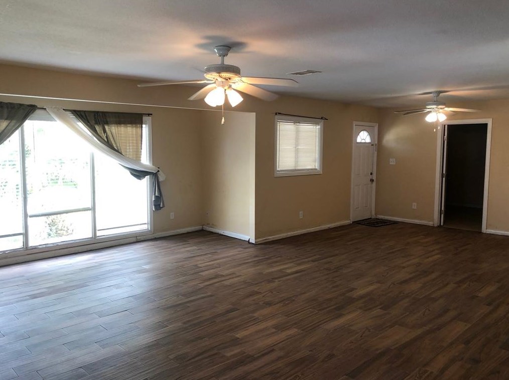 111 Whiting St, Galveston, TX 77550