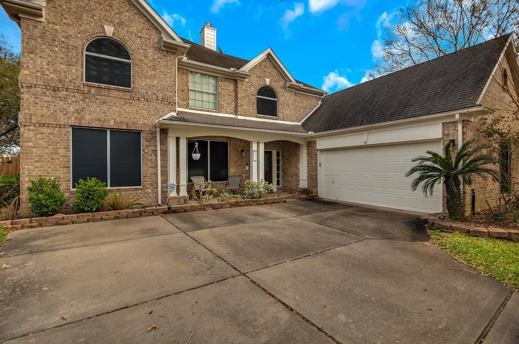 301 Oak Creek Ln, League City, TX 77573
