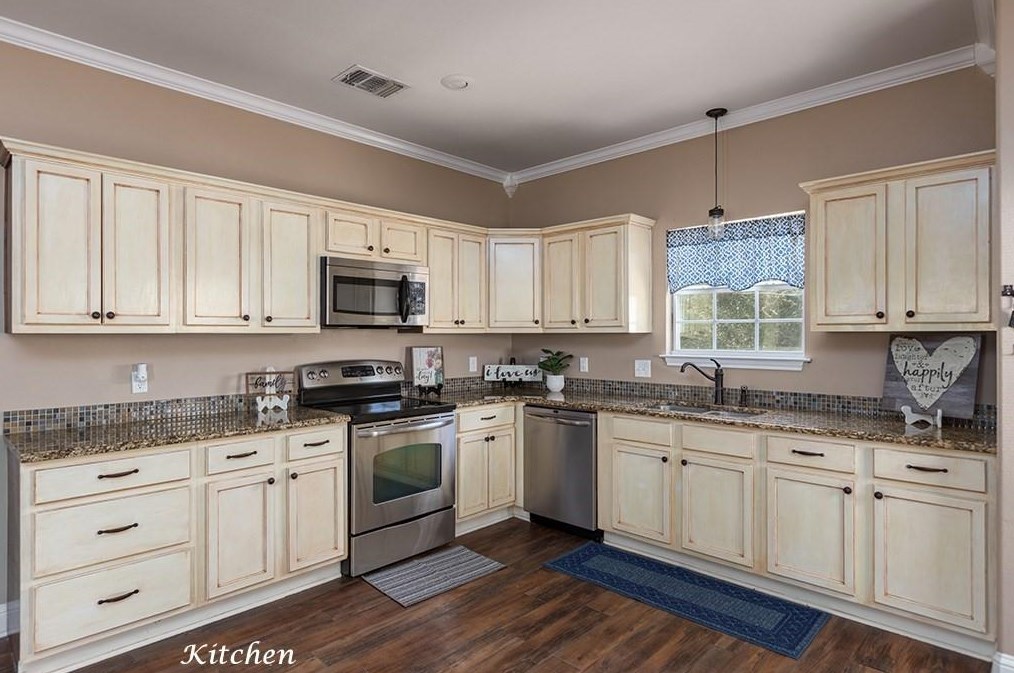 103 Kansas St, Huntington, TX 75949-8755