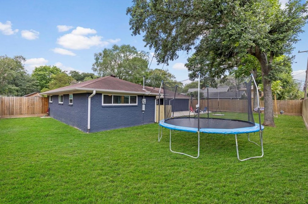 9203 Cadawac Rd, Houston TX  77074-5912 exterior