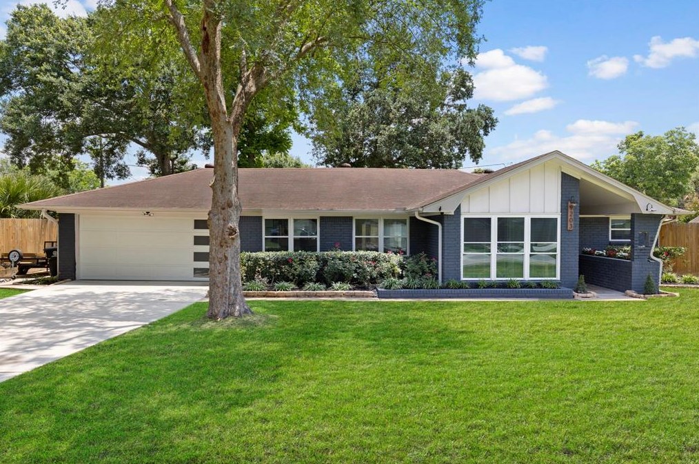 9203 Cadawac Rd, Houston, TX 77074-6603