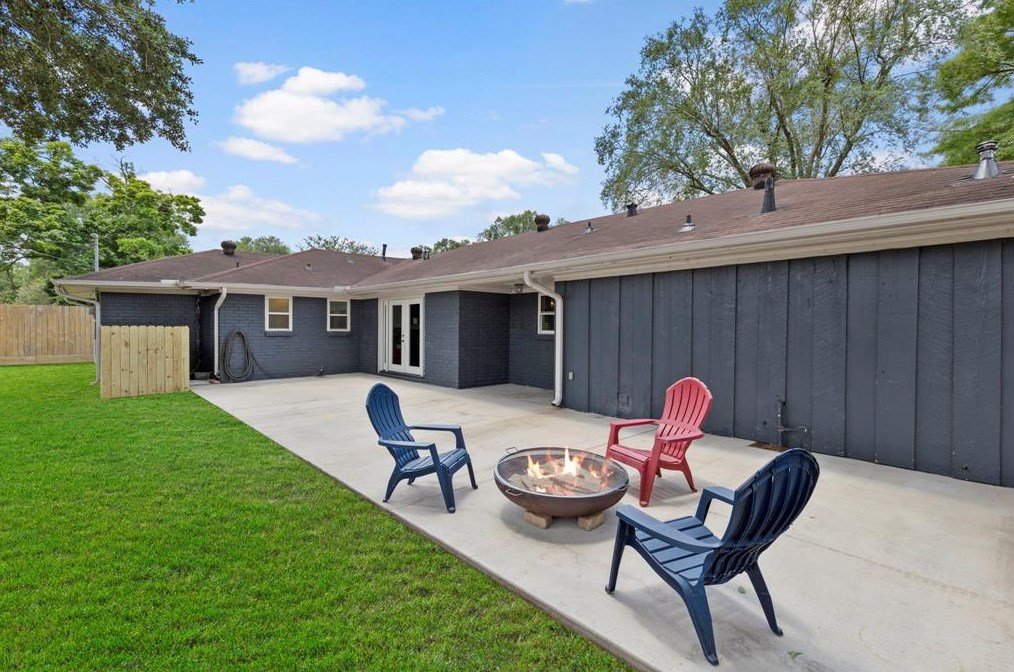 9203 Cadawac Rd, Houston TX  77074-5912 exterior