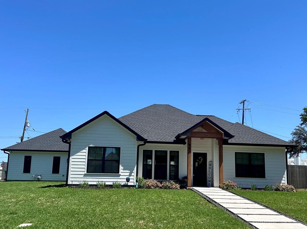 901 Bormann St, Brenham, TX 77833-4382