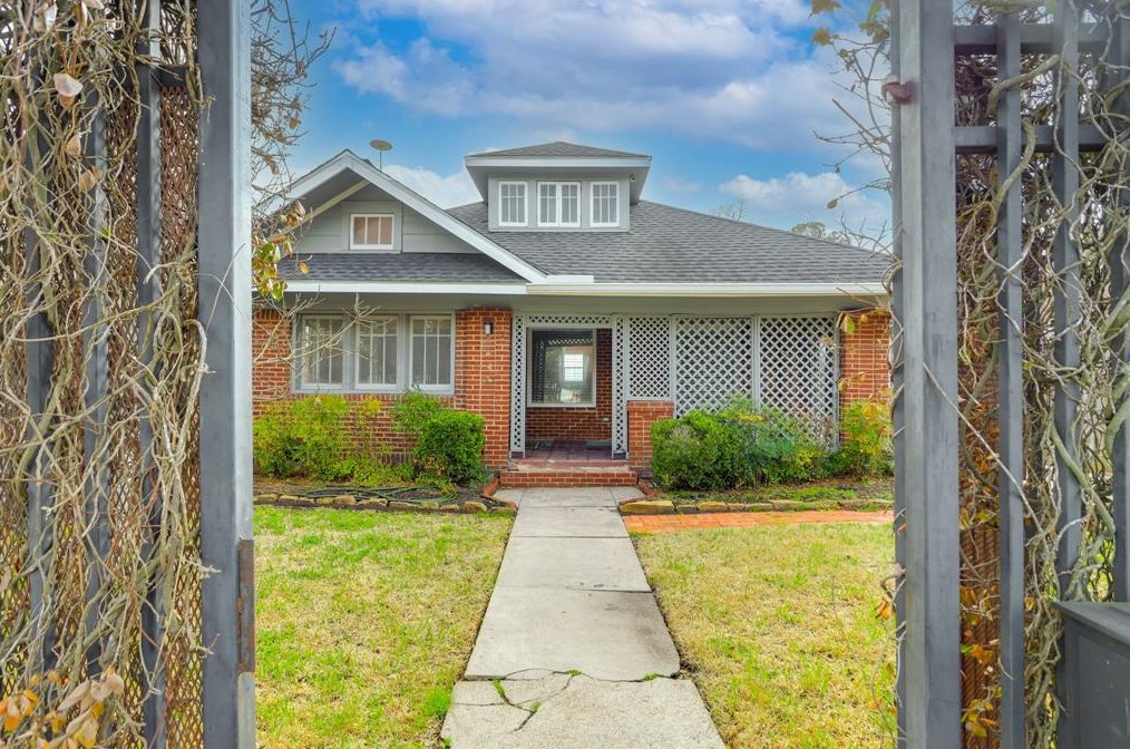 1745 Main St, Houston TX  77009-8527 exterior