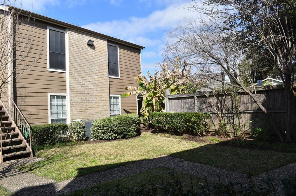 1860 White Oak Dr #325, Houston, TX 77009