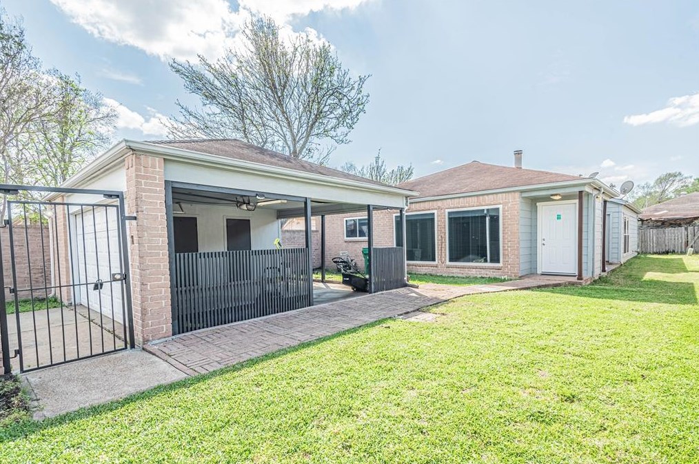 9302 Keegans Wood Dr, Houston, TX 77083