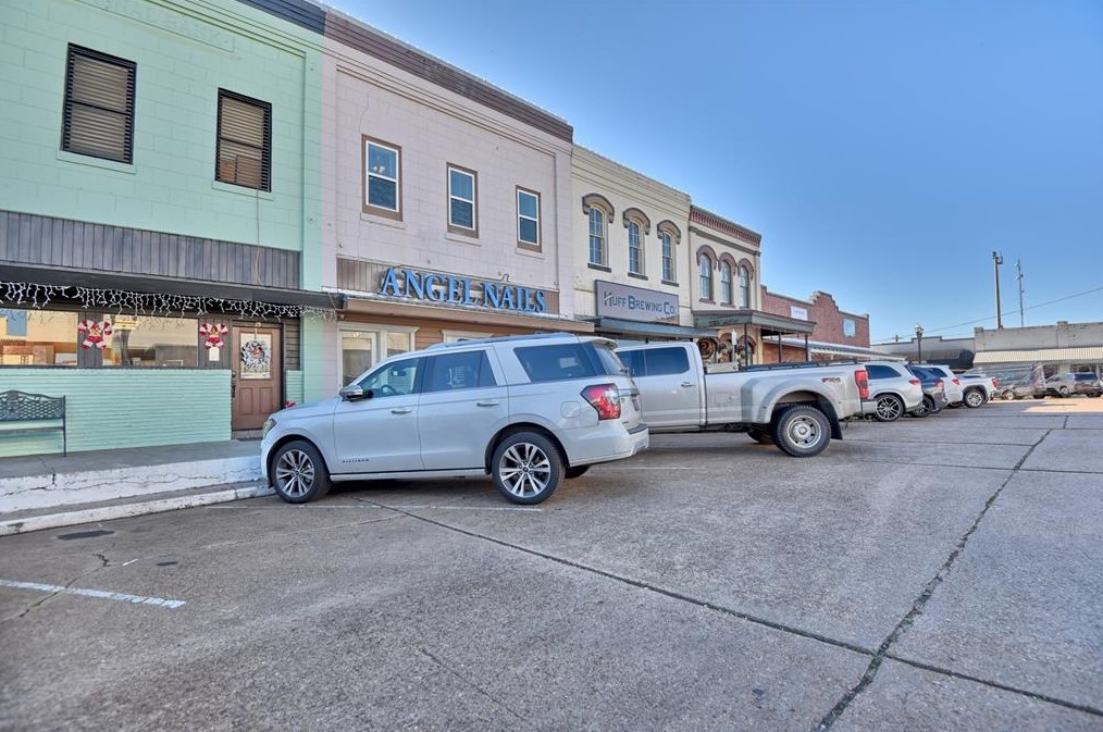 13 Main St, Bellvue TX  77418-1521 exterior