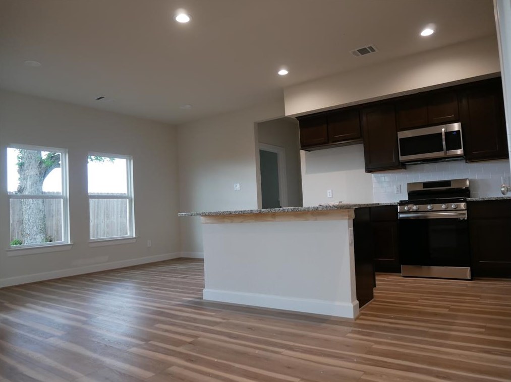 1607 La Delle St, Dinsmore, TX 77488
