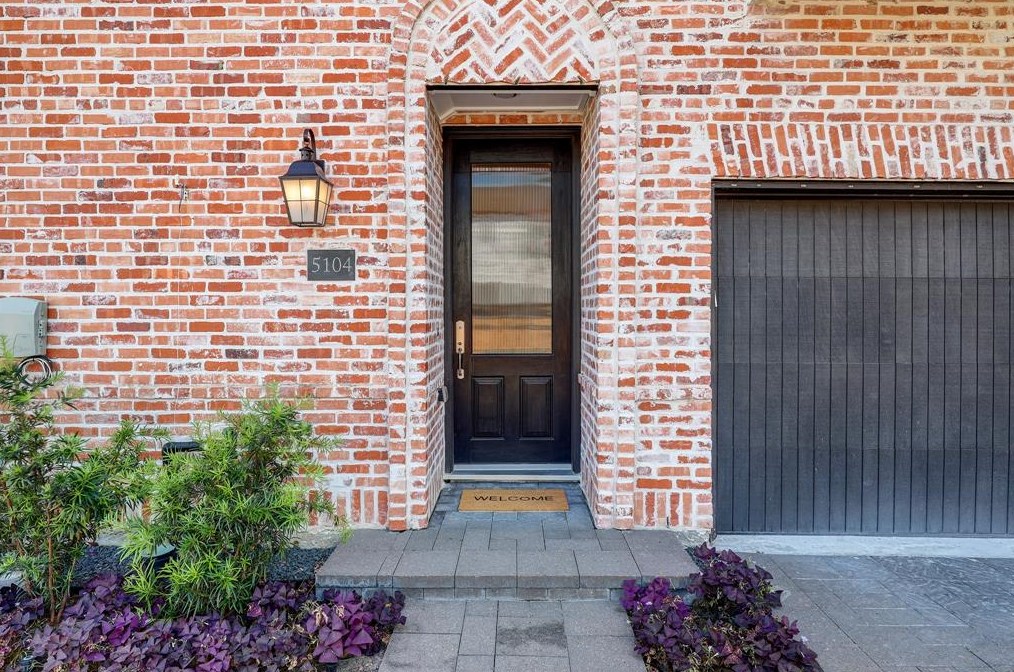 5104 Jackson St, Houston, TX 77004-5923