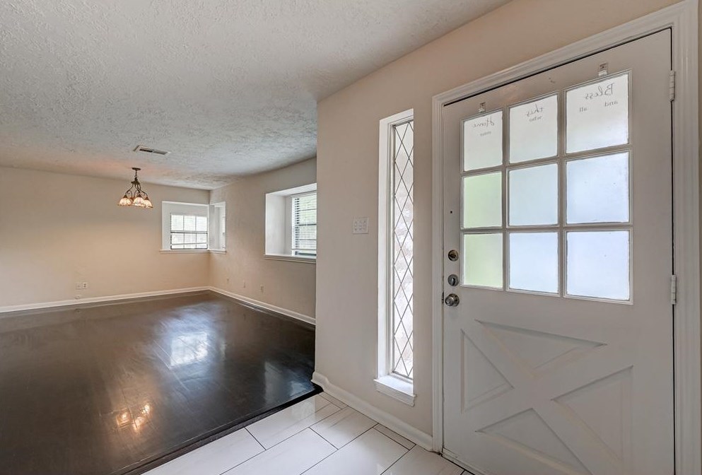 7003 Oak Bough Dr, Houston TX  77088-6510 exterior