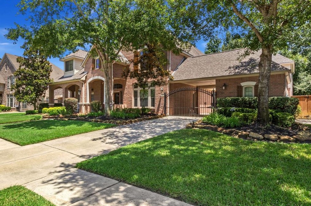 7710 Creek Water Ln, Humble, TX 77396-1687