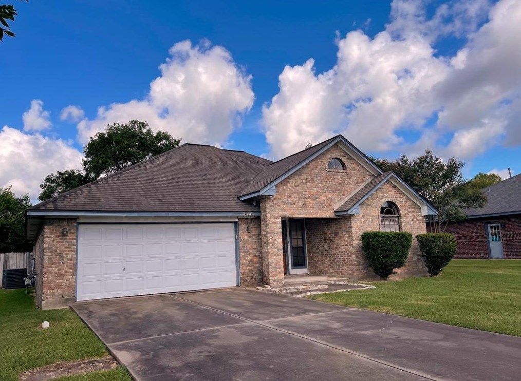 114 Bumelia St, Richwood, TX 77566
