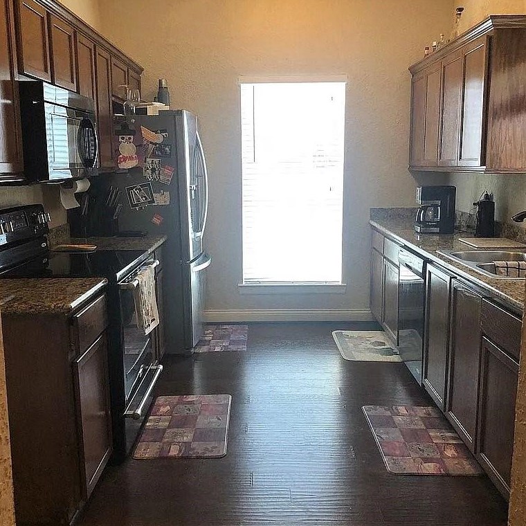 214 Texas St, Tomball, TX 77375-2407