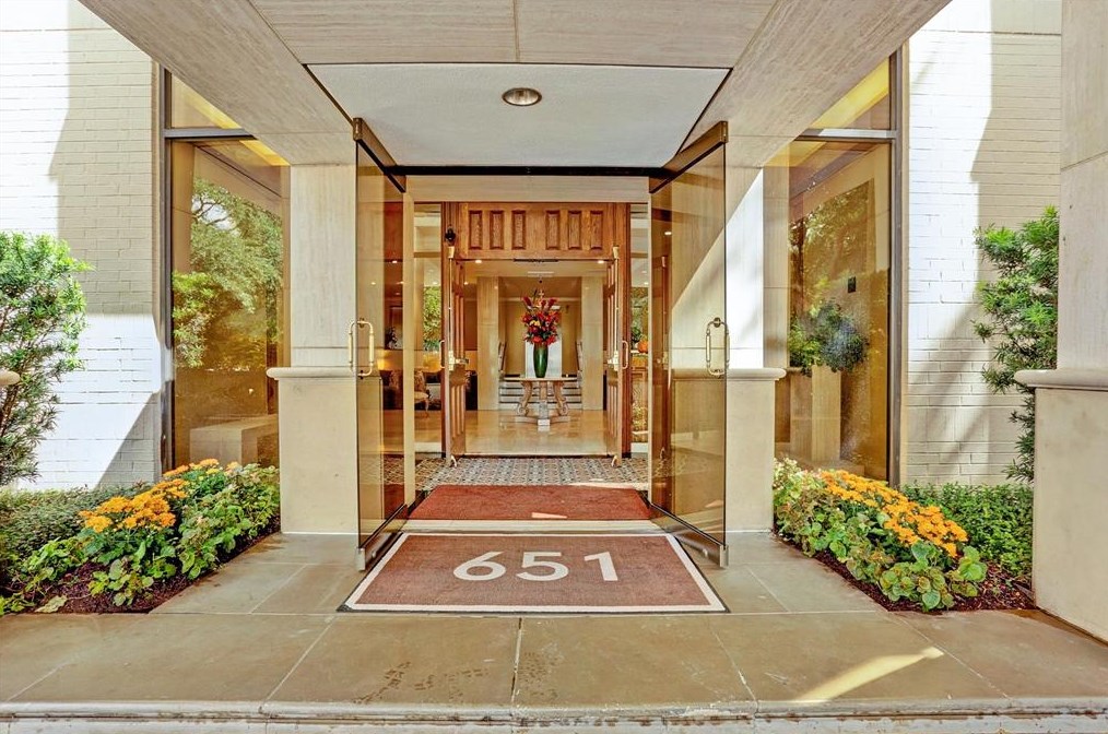 651 Bering Dr #605, Houston, TX 77057