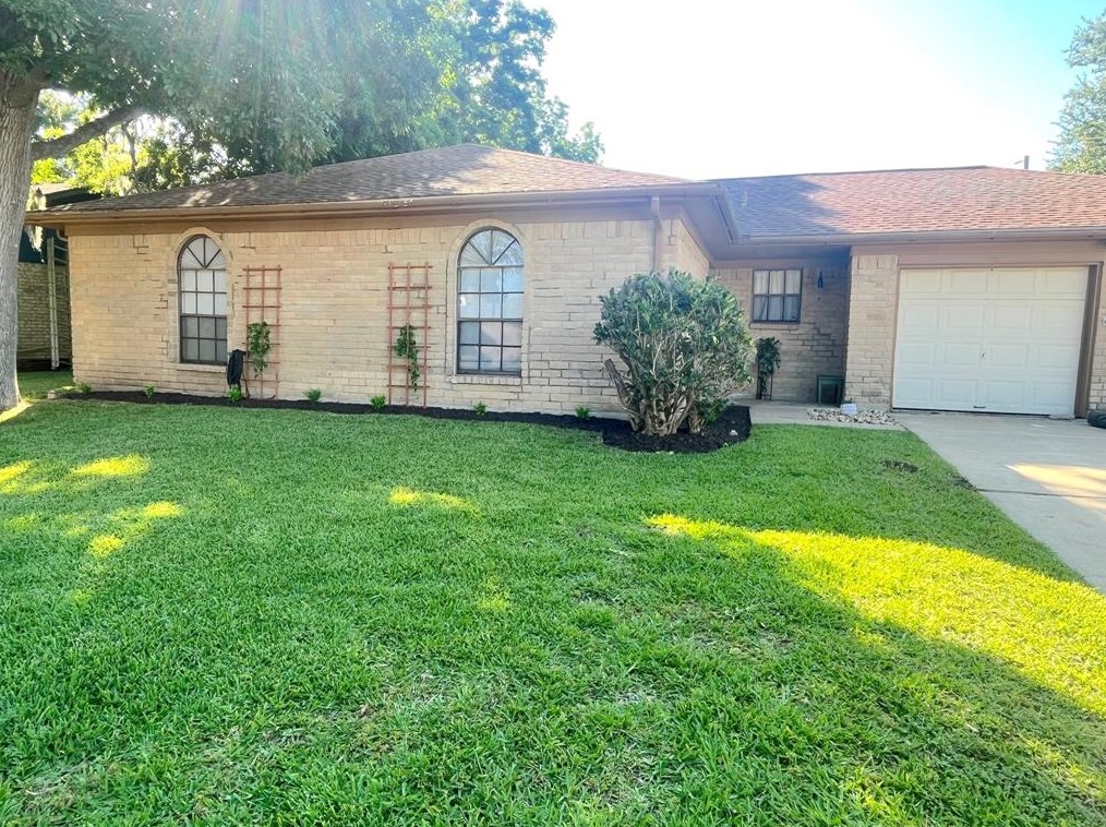 304 Hickory St, Richwood, TX 77566-5607