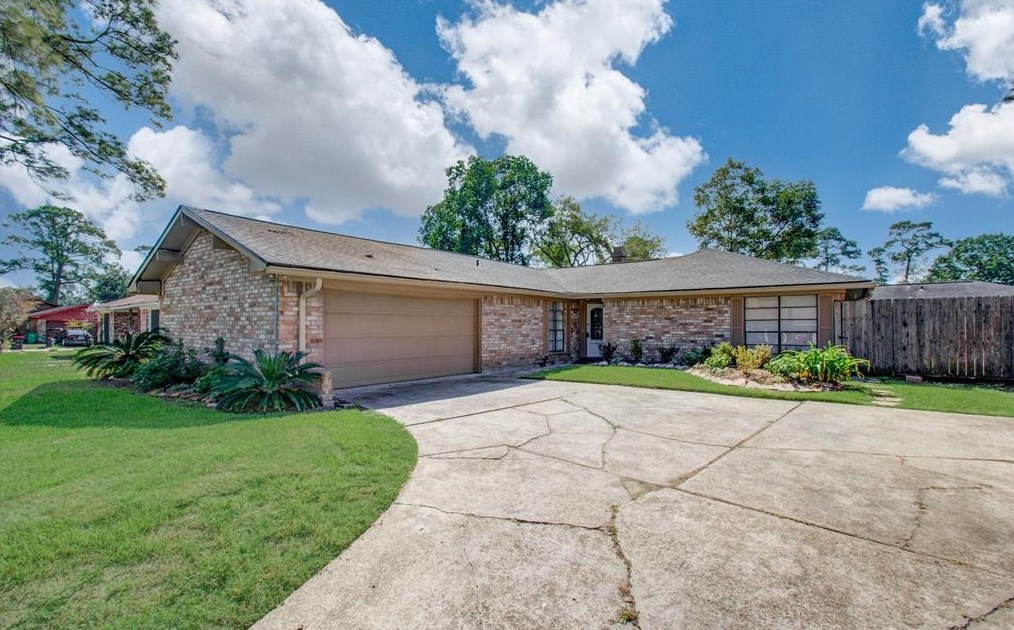 3605 Kingsway Dr, Baytown, TX 77521-2815