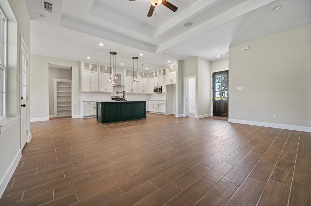 614 Longhorn Trl, Angleton TX 77515-9623 exterior