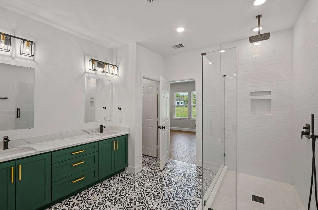 614 Longhorn Trl, Angleton TX 77515-9623 exterior