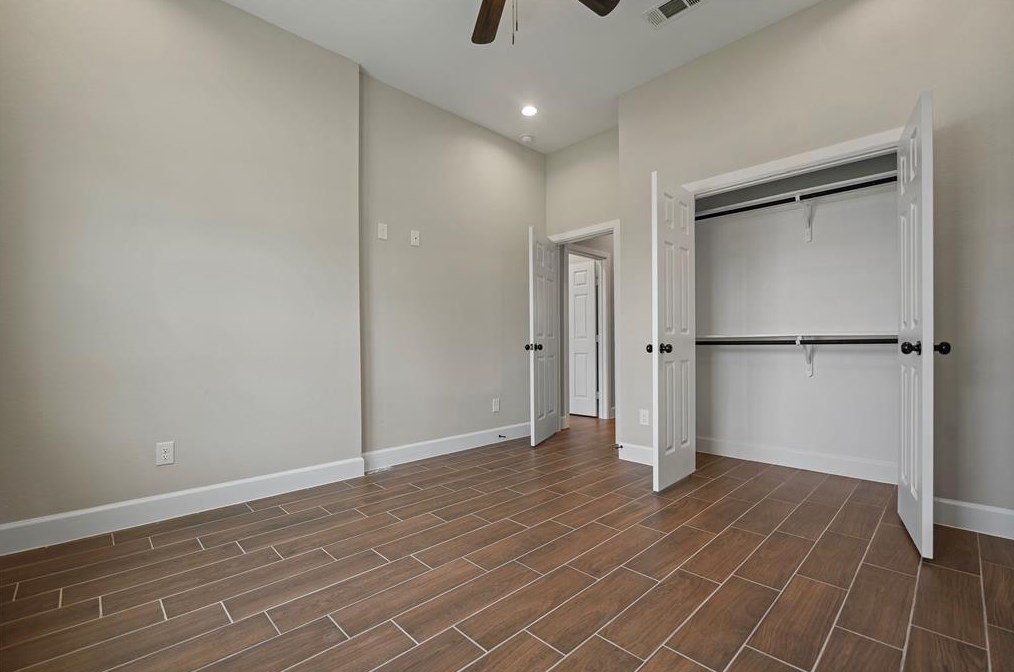 614 Longhorn Trl, Angleton TX 77515-9623 exterior