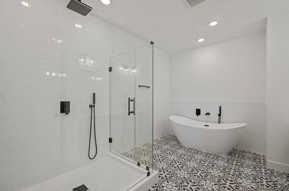 614 Longhorn Trl, Angleton TX 77515-9623 exterior