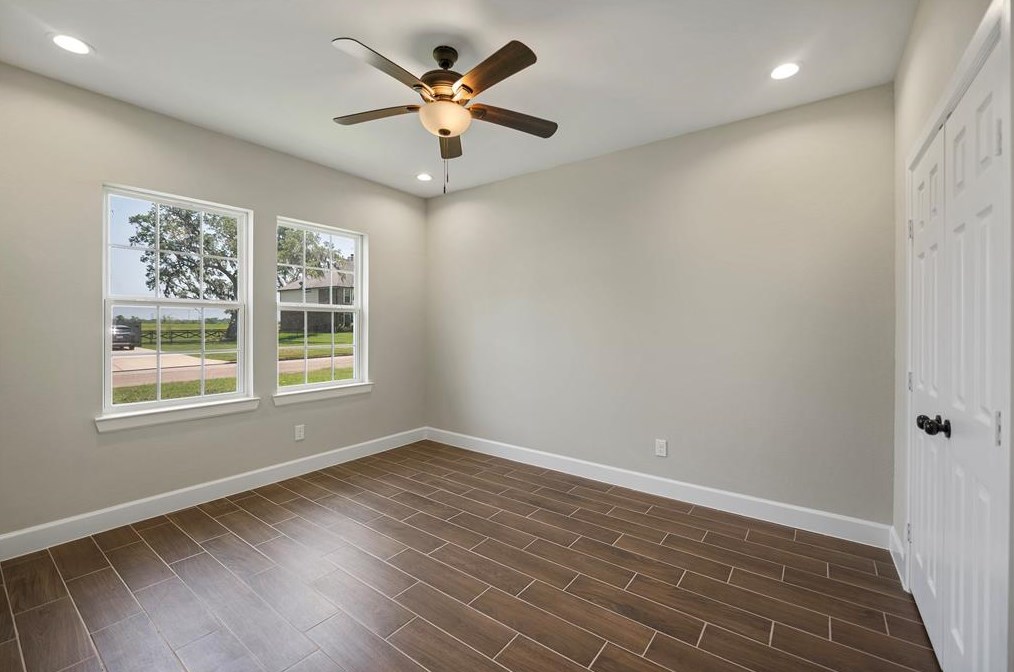 614 Longhorn Trl, Angleton TX 77515-9623 exterior