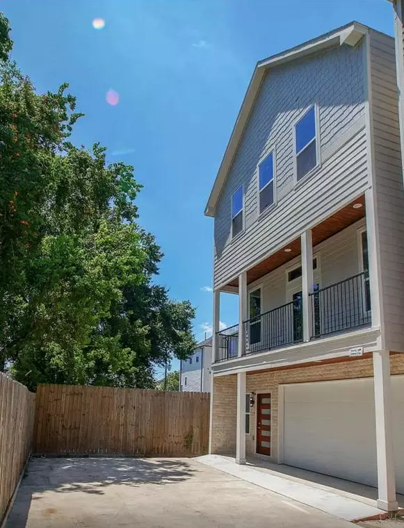 1242 W 26th St, Houston, TX 77009