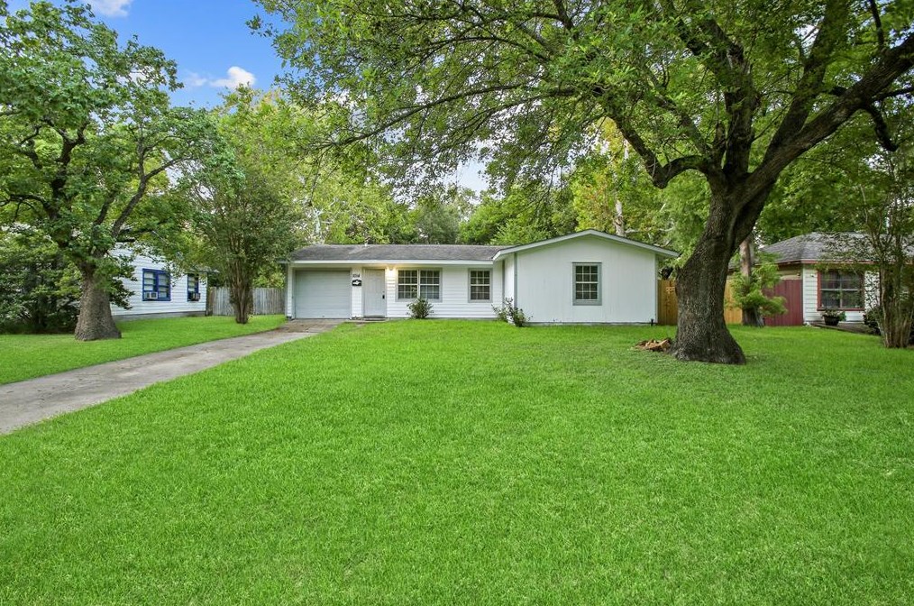 1014 16th Ave N, Texas City, TX 77590