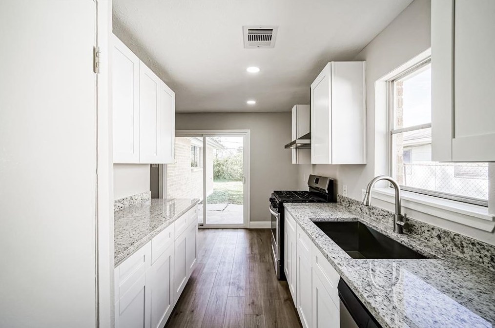 11102 Roandale Dr, Houston TX  77048-1521 exterior