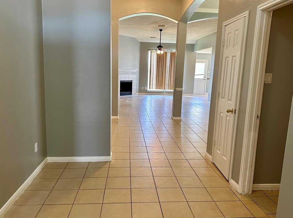 4542 Reams Ln, Fresno, TX 77545