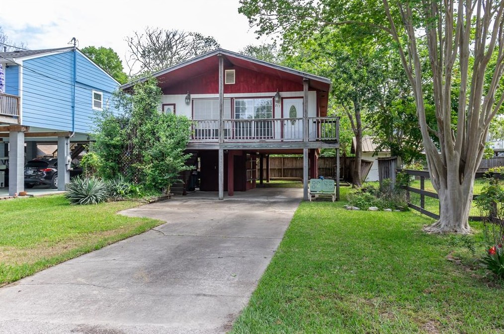 217 E Shore Dr, Kemah, TX 77565