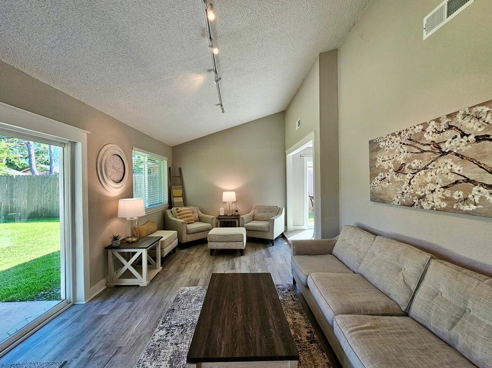 710 Silverpines Rd, Houston TX  77062-5612 exterior