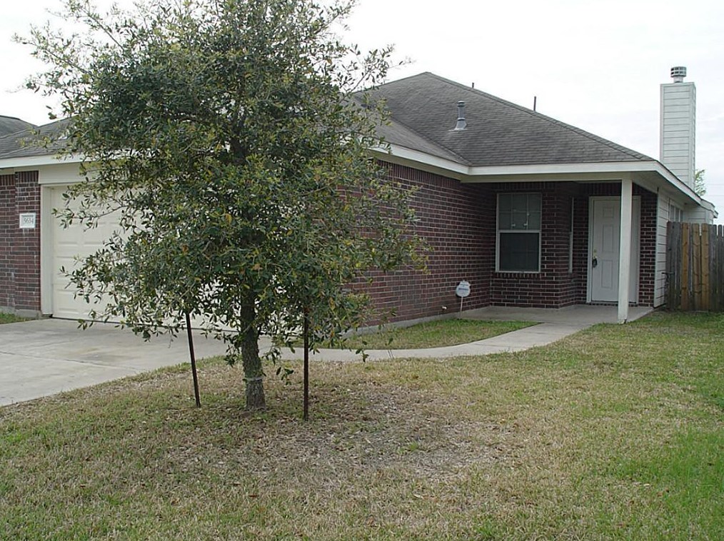 5634 Park Village Dr, Houston, TX 77048-1869