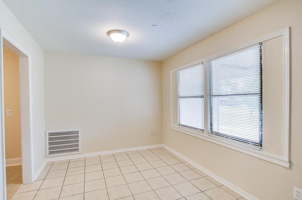 7442 Lakehurst Dr, Houston TX  77087-6110 exterior