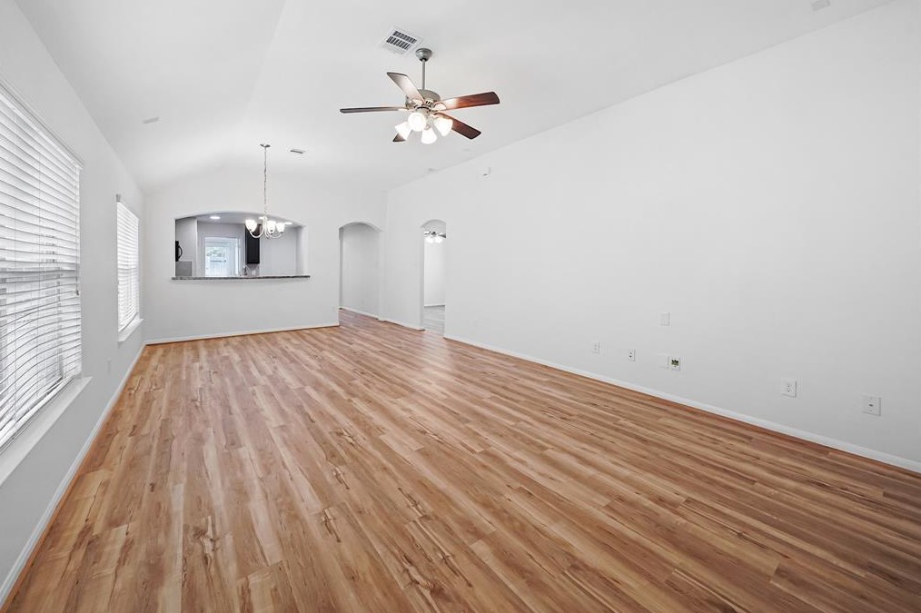 5223 Misty Ln, Bacliff, TX 77518