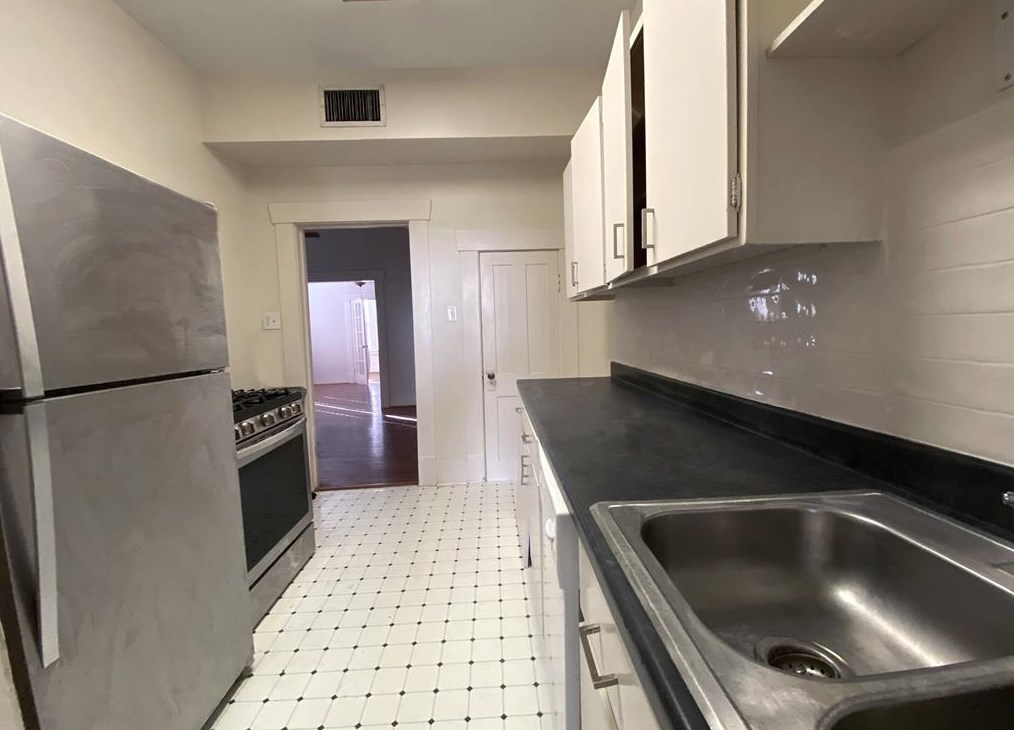 2905 Albany St, Houston TX  77006-3207 exterior