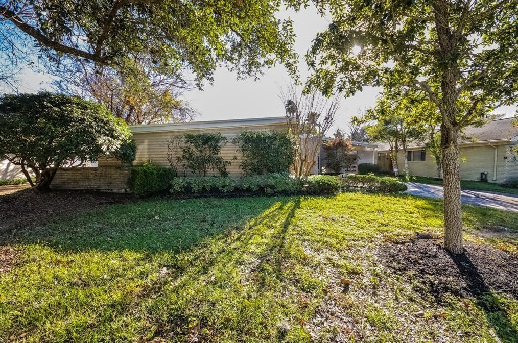 4051 Falkirk Ln, Houston, TX 77025-2907