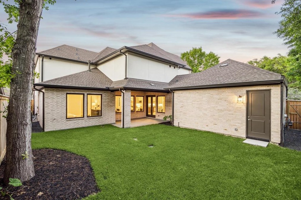 12503 Vindon Dr, Houston TX  77024-4000 exterior