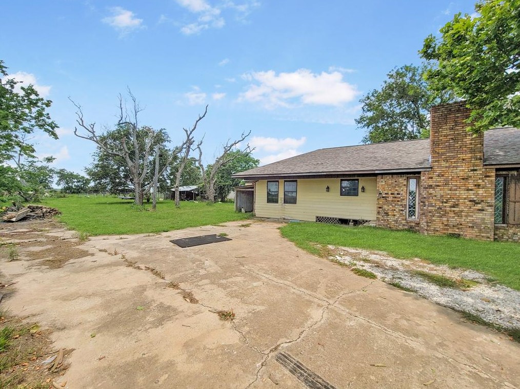 1128 County Rd 607, Angleton, TX 77515
