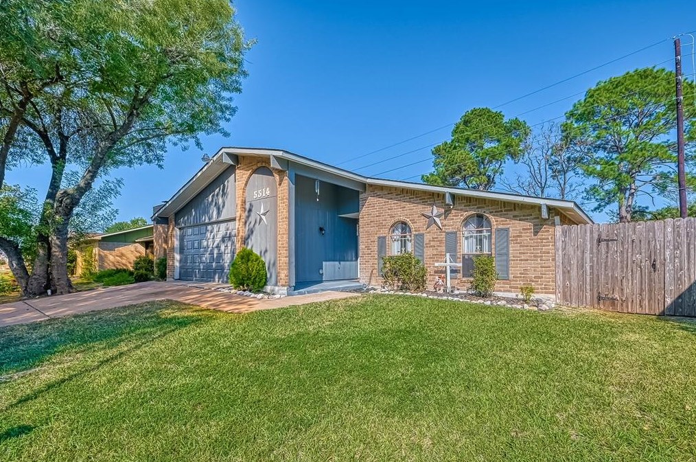 5514 Windsor Forest Dr, Houston, TX 77088-2646